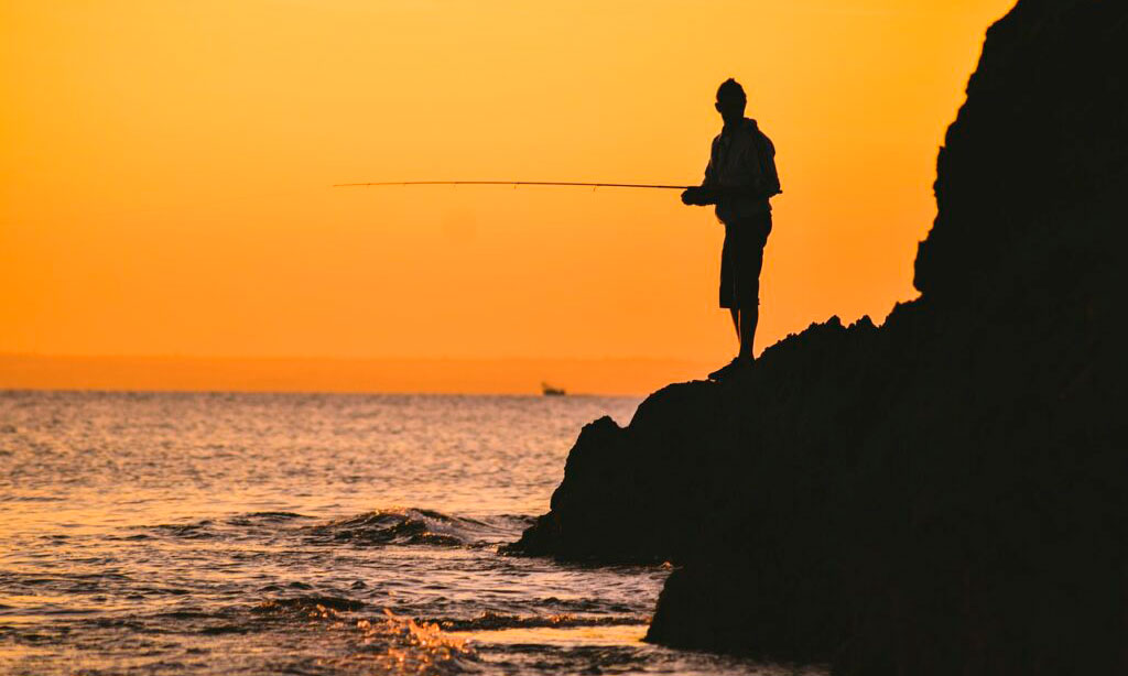 fisherman-4601744_1280-1024x683